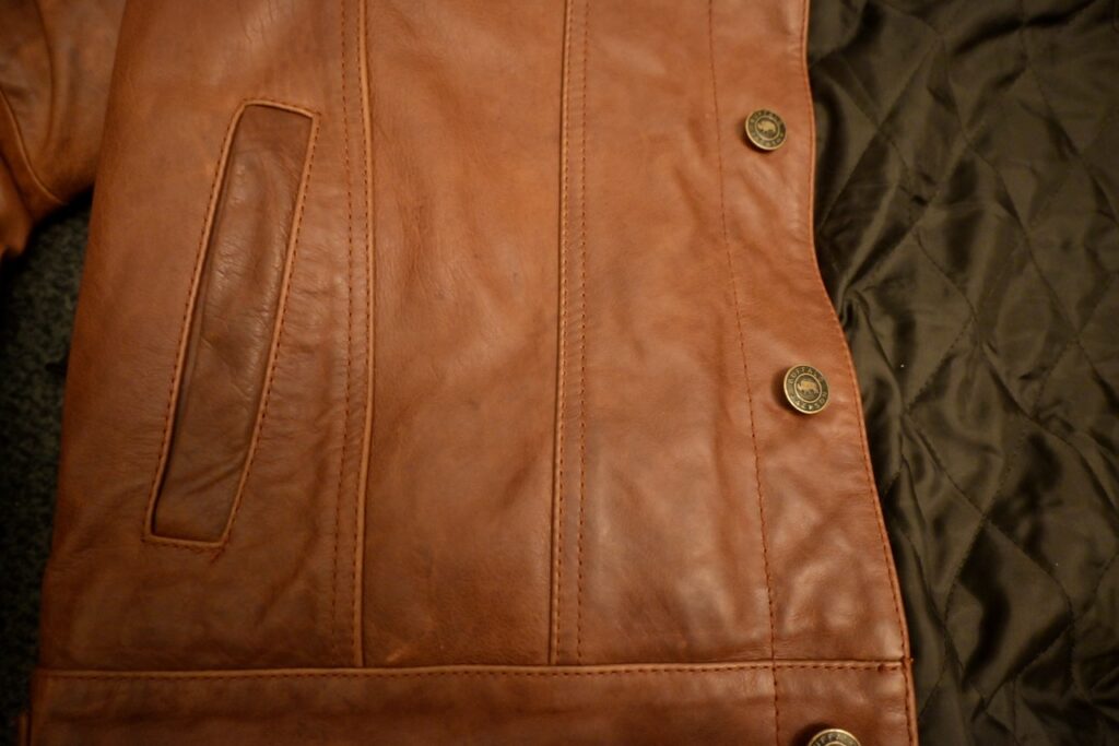 革の色合いの違いがわかる画像